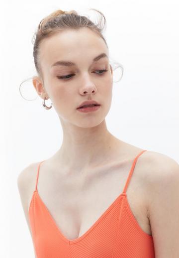 Топ на бретельках