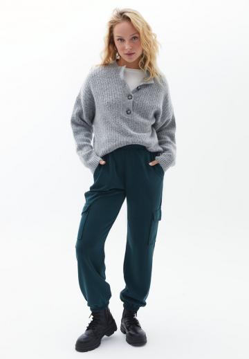 Брюки с накладными карманами