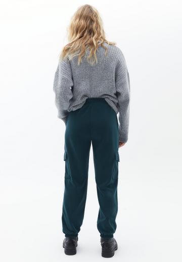 Брюки с накладными карманами