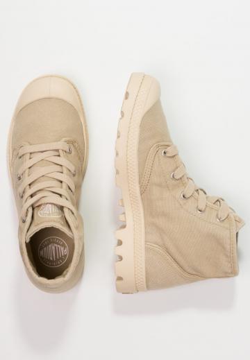 Ботинки на шнуровке