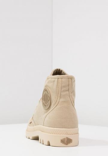 Ботинки на шнуровке