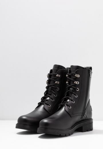 Ботинки на шнуровке
