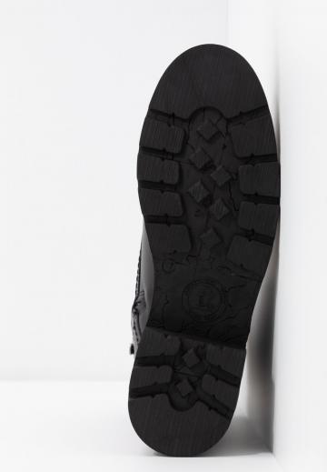 Ботинки на шнуровке