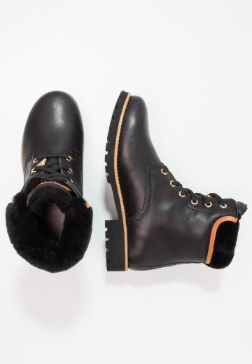 Ботинки на шнуровке
