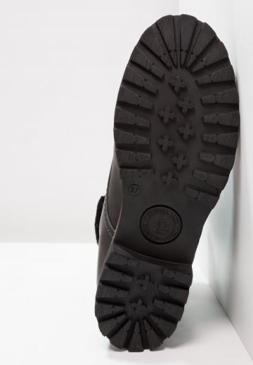 Ботинки на шнуровке