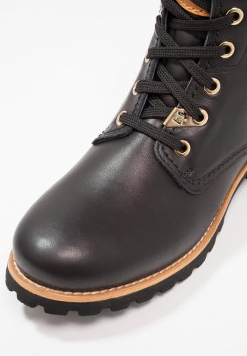 Ботинки на шнуровке