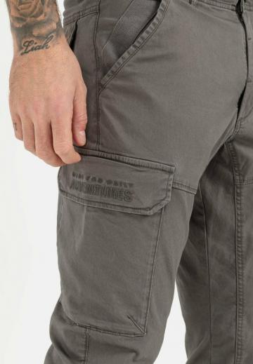 Брюки с накладными карманами