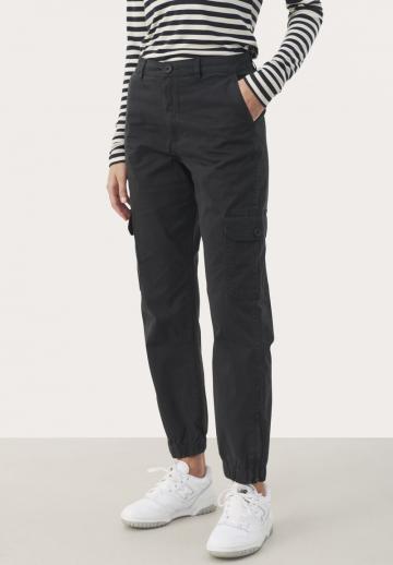 Брюки с накладными карманами