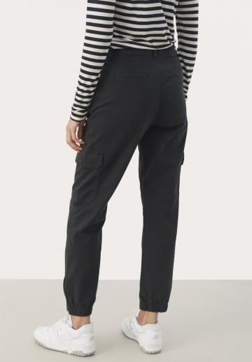 Брюки с накладными карманами