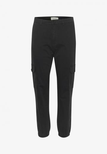 Брюки с накладными карманами