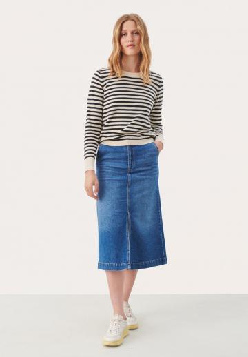 Пуловер в полоску