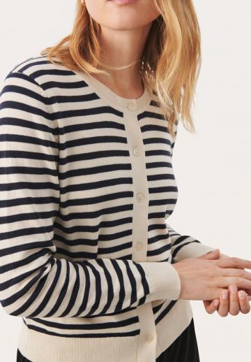 Вязаная кофта