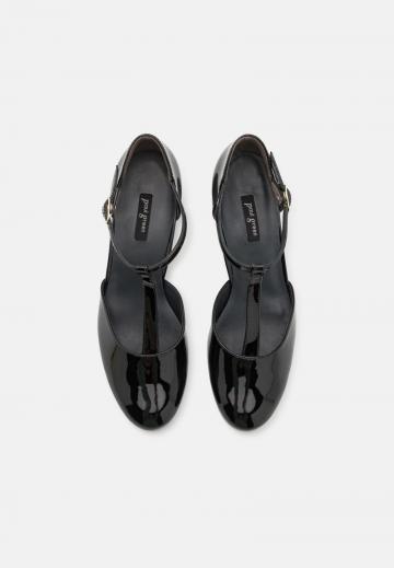 Туфли с высоким носом