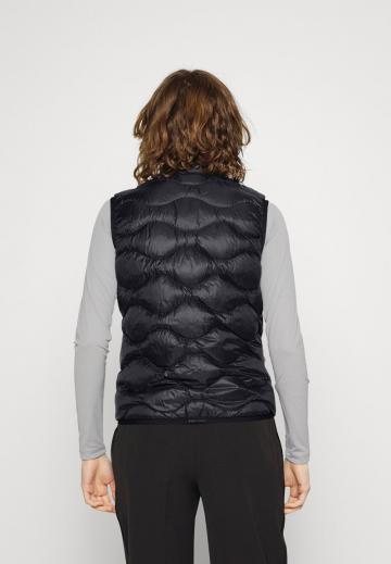 Пуховой жилет