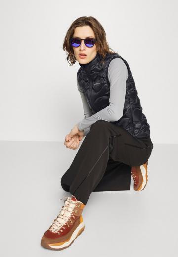 Пуховой жилет