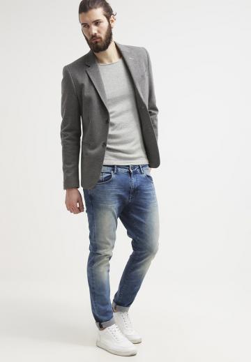 Узкие джинсы