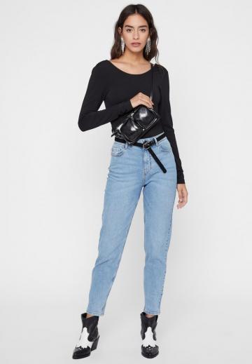 Короткие джинсы