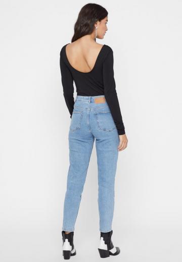 Короткие джинсы