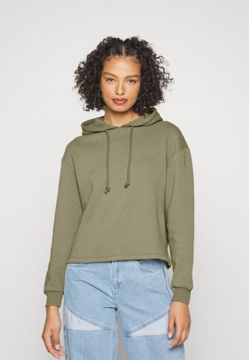 Пуловер с капюшоном