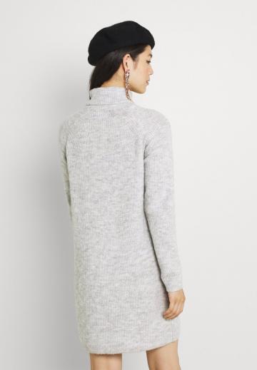 Вязаное платье