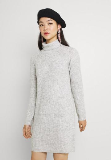 Вязаное платье