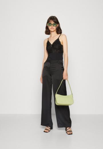 Топ на бретельках