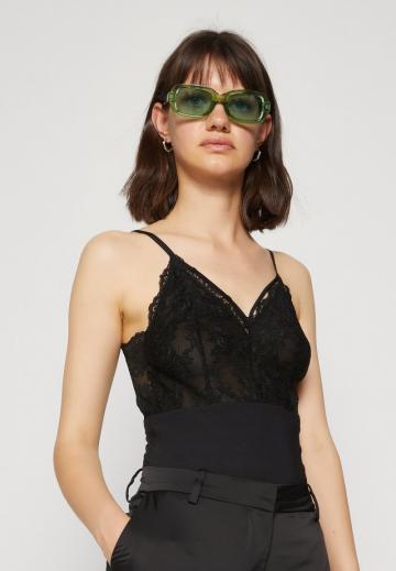 Топ на бретельках