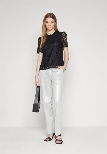 Кружевная блузка
