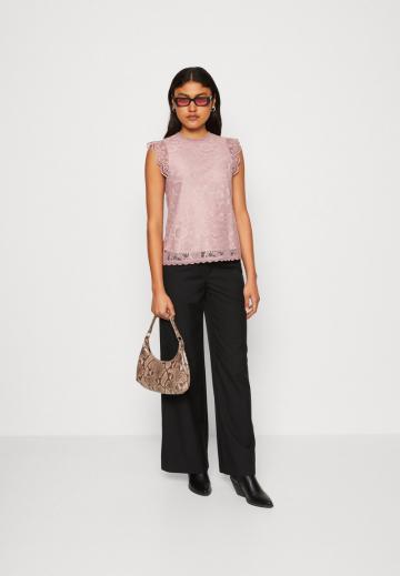 Кружевная блузка