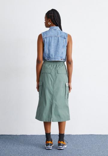 Юбка с накладными карманами