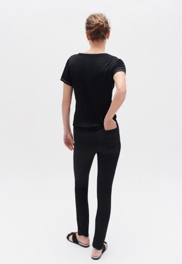 Узкие джинсы