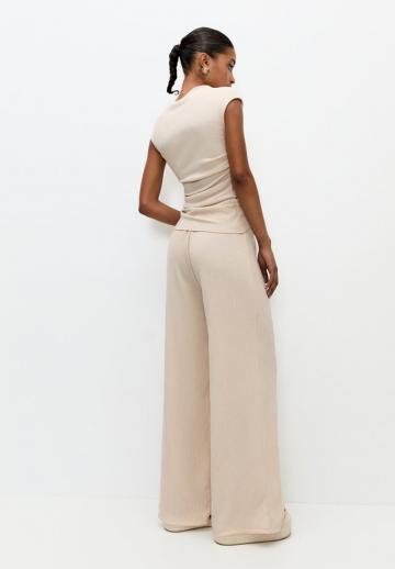 Блузка без рукавов