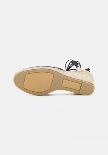 Гандбольные кроссовки