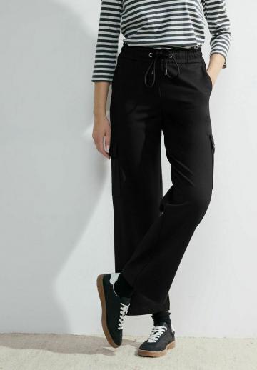 Брюки с накладными карманами