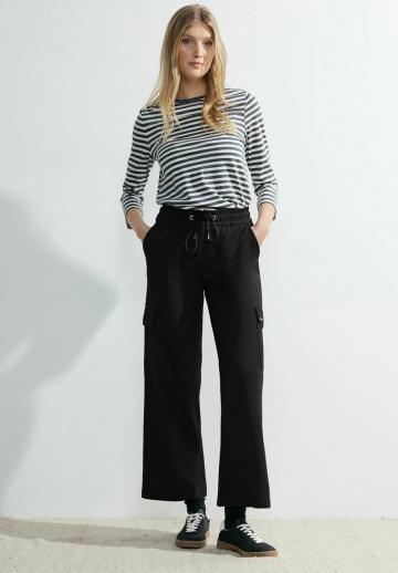 Брюки с накладными карманами