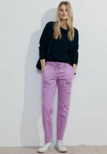 Брюки с накладными карманами