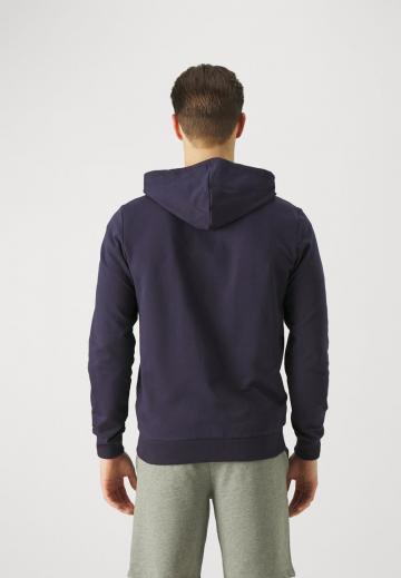 Спортивная кофта