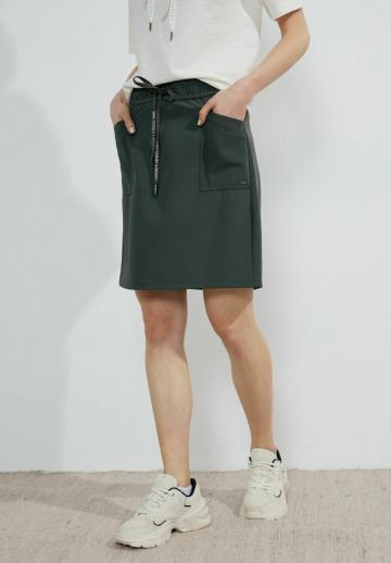 Юбка с накладными карманами