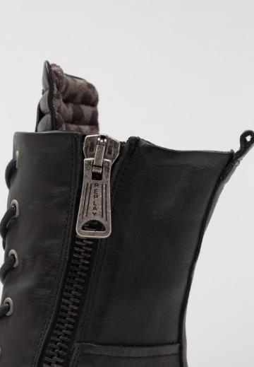 Ботинки на шнуровке