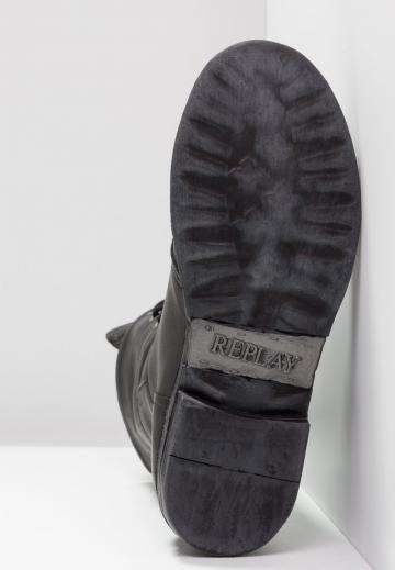 Ботинки на шнуровке