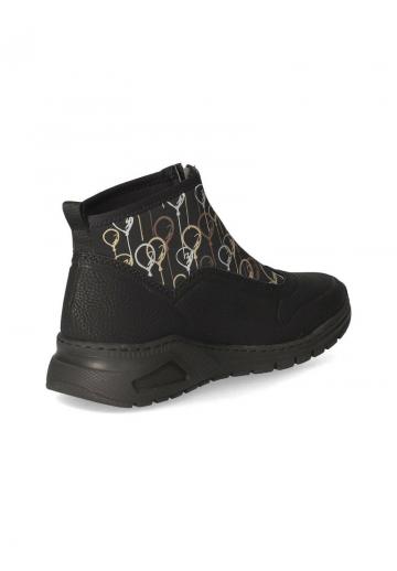 Сапожки на танкетке