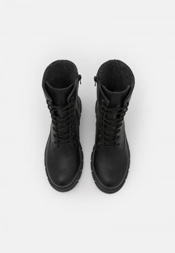 Ботинки на шнуровке