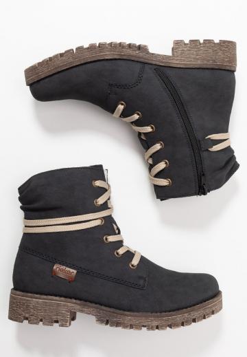 Ботинки на шнуровке