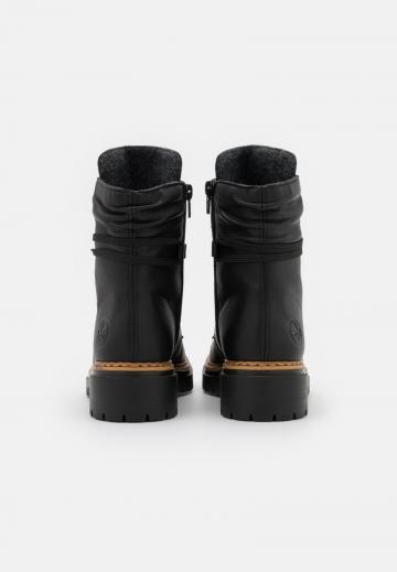 Ботинки на шнуровке