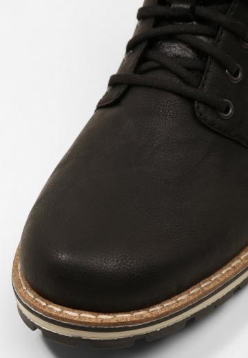 Ботинки на шнуровке