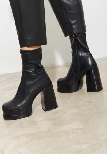 Полусапожки на высоком каблуке