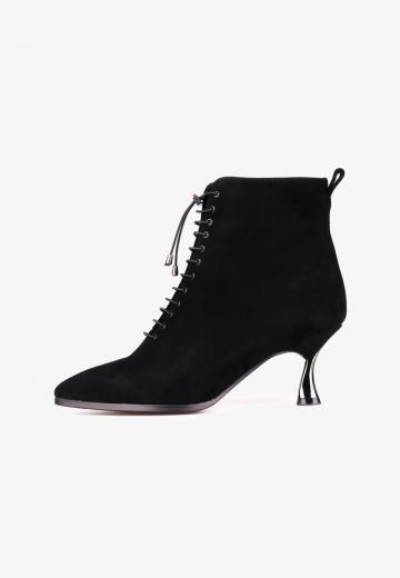 Ботинки на шнуровке