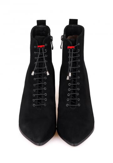 Ботинки на шнуровке