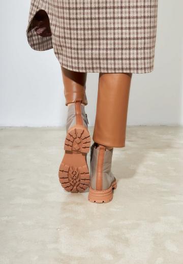 Ботинки на шнуровке