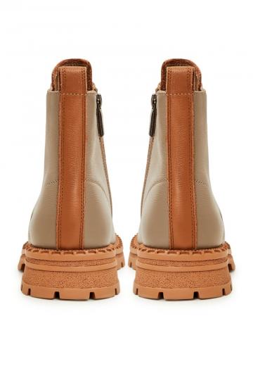 Ботинки на шнуровке